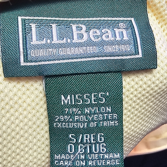 NWT Windbreaker Light Yellow with Front Pocket - Picture 3 of 3